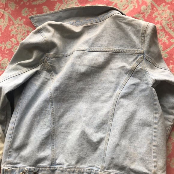 Light wash jean jacket - Picture 3 of 4